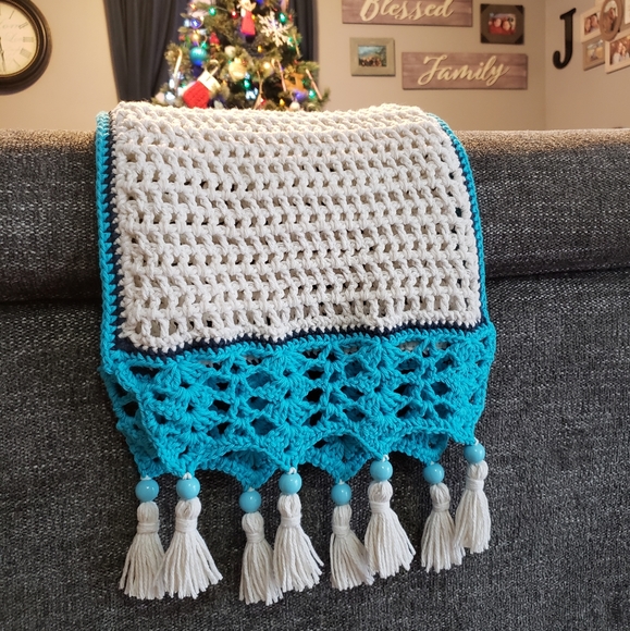 Table Runner Crochet Handmade - Picture 4 of 4